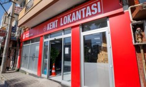 Buca’nın Lokantalarında Anlamlı Dayanışma Günü: Ücretsiz Yemek Dağıtımı