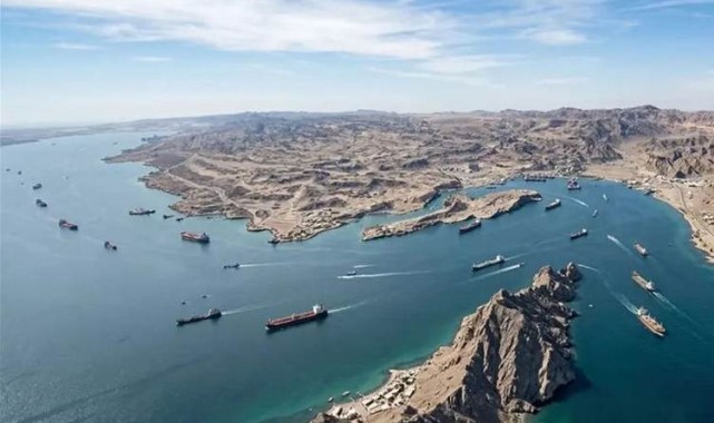 İran Hürmüz Boğazı’nı Açtı
