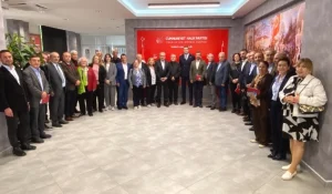 İzmir Baskılara Karşı Mücadele Ediyor