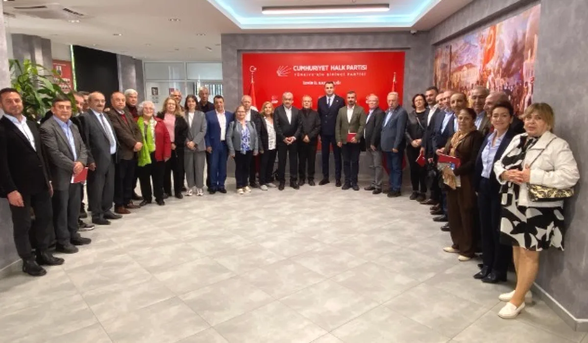 İzmir Baskılara Karşı Mücadele Ediyor