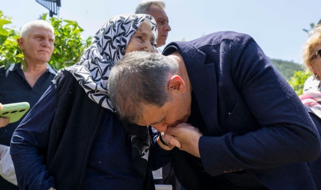 Başkan Tugay’dan Anneler Günü’nde duygulandıran sürpriz
