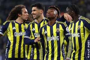 Fenerbahçe'ye bir kötü haber daha! Yıldız isim ameliyat olacak