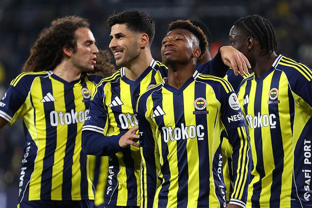 Fenerbahçe'ye bir kötü haber daha! Yıldız isim ameliyat olacak