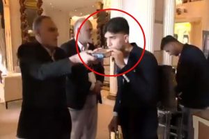 İranlı futbolcular Kur’an-ı Kerim’i öperek ABD'ye doğru yola çıktı